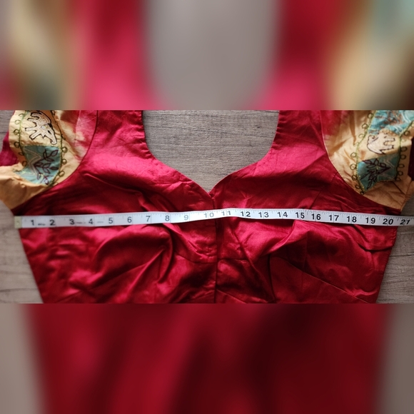 Saree with Top Red and Gold Elephant Applique Embroidered and Sequined - Picture 3 of 5